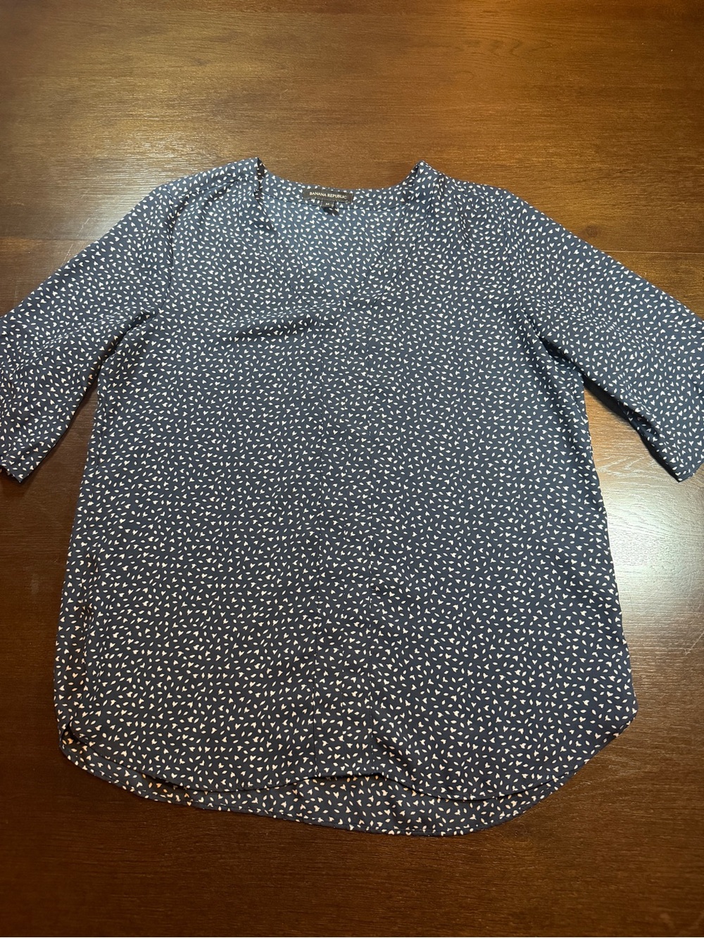 Banana Republic Navy Printed V-Neck Blouse 1/2 sleeves M